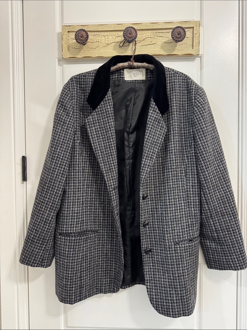 Vintage International Scene Oversized Houndstooth Blazer with Velvet Collar